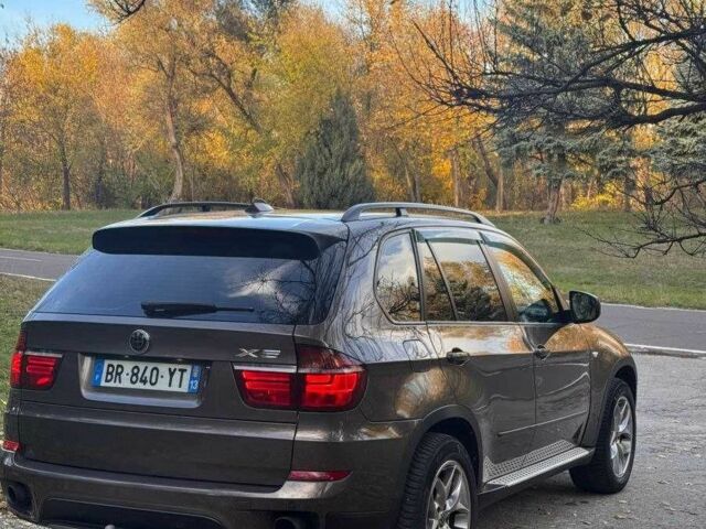 Серый БМВ Х5, объемом двигателя 3 л и пробегом 270 тыс. км за 5000 $, фото 1 на Automoto.ua
