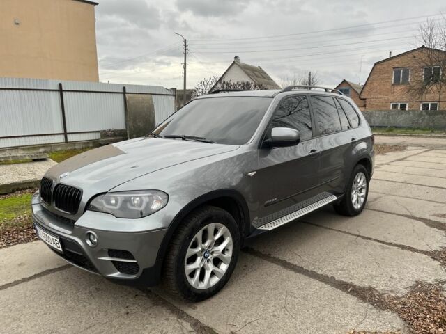 Серый БМВ Х5, объемом двигателя 3 л и пробегом 309 тыс. км за 12000 $, фото 1 на Automoto.ua