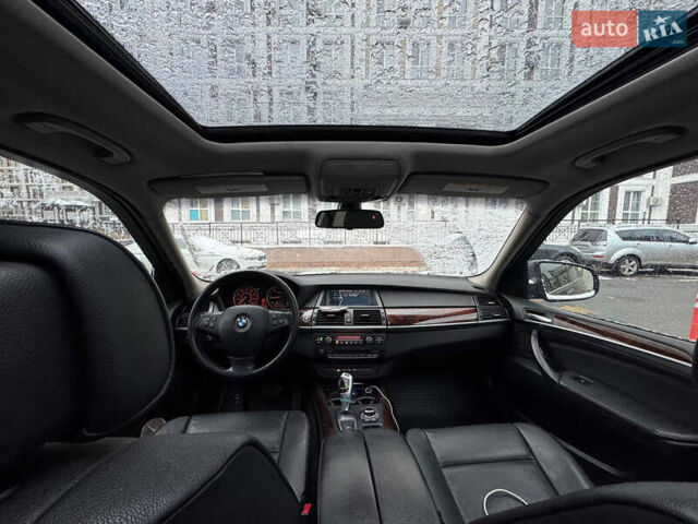 Серый БМВ Х5, объемом двигателя 3 л и пробегом 263 тыс. км за 17200 $, фото 5 на Automoto.ua
