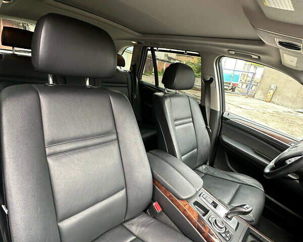 Сірий БМВ Х5, об'ємом двигуна 2.98 л та пробігом 187 тис. км за 16000 $, фото 10 на Automoto.ua