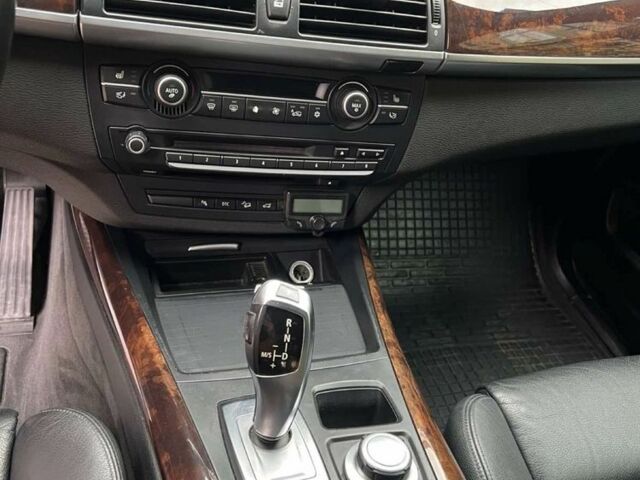 Серый БМВ Х5, объемом двигателя 3 л и пробегом 355 тыс. км за 15500 $, фото 4 на Automoto.ua