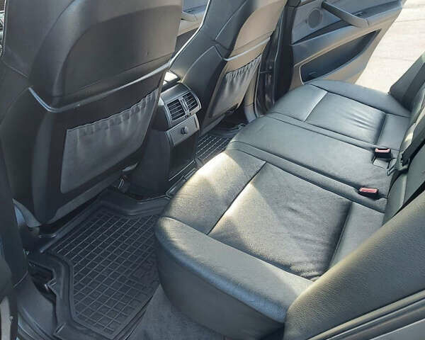 Серый БМВ Х5, объемом двигателя 2.99 л и пробегом 290 тыс. км за 18000 $, фото 7 на Automoto.ua