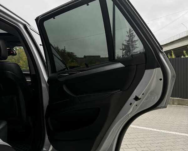Сірий БМВ Х5, об'ємом двигуна 3 л та пробігом 298 тис. км за 15900 $, фото 82 на Automoto.ua