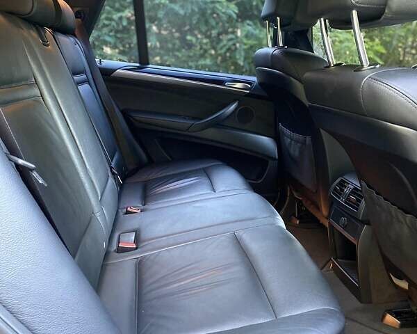 Серый БМВ Х5, объемом двигателя 3 л и пробегом 231 тыс. км за 18800 $, фото 6 на Automoto.ua