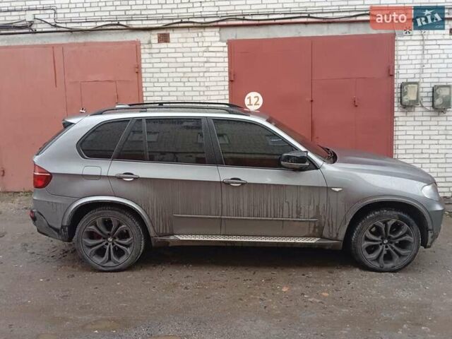 Серый БМВ Х5, объемом двигателя 3 л и пробегом 330 тыс. км за 15000 $, фото 6 на Automoto.ua