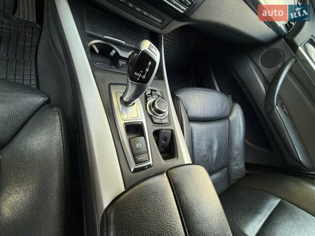 Серый БМВ Х5, объемом двигателя 3 л и пробегом 300 тыс. км за 17500 $, фото 10 на Automoto.ua