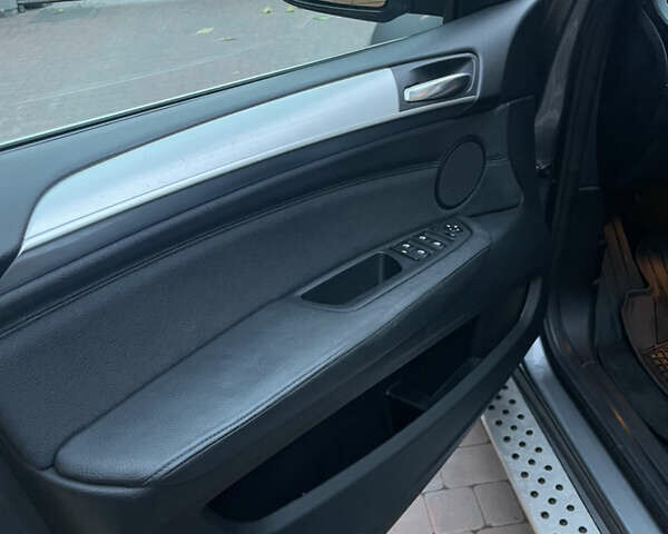 Серый БМВ Х5, объемом двигателя 3 л и пробегом 286 тыс. км за 16900 $, фото 25 на Automoto.ua