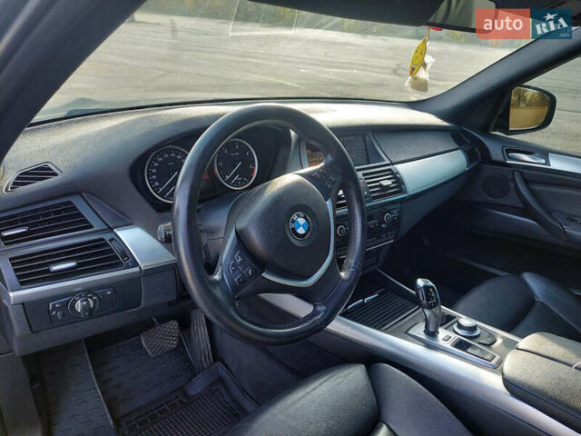 Серый БМВ Х5, объемом двигателя 2.99 л и пробегом 290 тыс. км за 18000 $, фото 3 на Automoto.ua