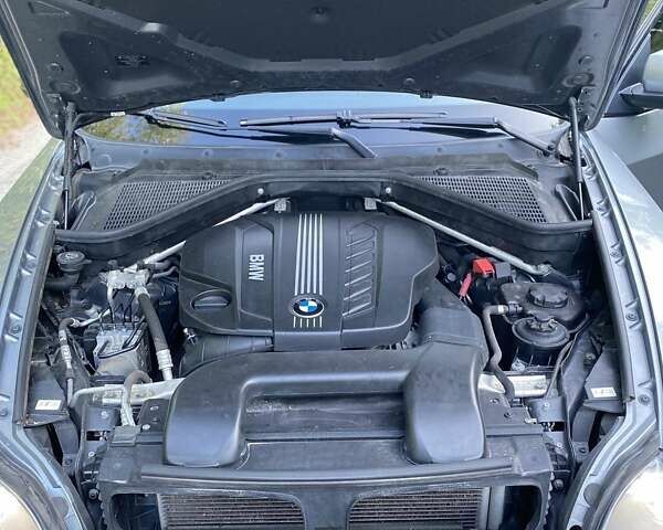 Серый БМВ Х5, объемом двигателя 3 л и пробегом 231 тыс. км за 18800 $, фото 1 на Automoto.ua