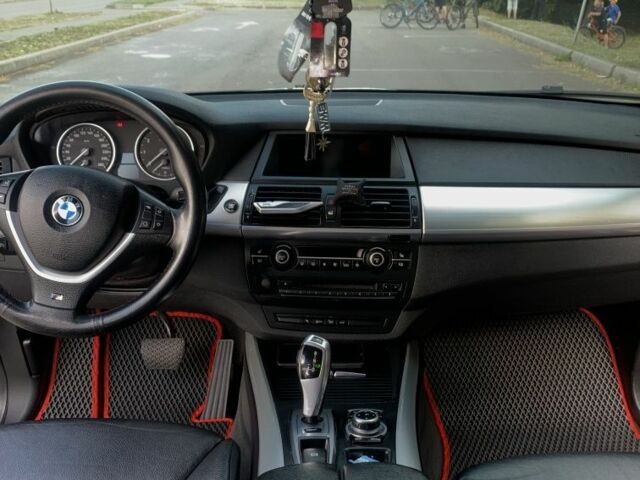 Серый БМВ Х5, объемом двигателя 4.4 л и пробегом 275 тыс. км за 13500 $, фото 5 на Automoto.ua