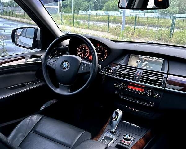 Серый БМВ Х5, объемом двигателя 3 л и пробегом 189 тыс. км за 15500 $, фото 7 на Automoto.ua