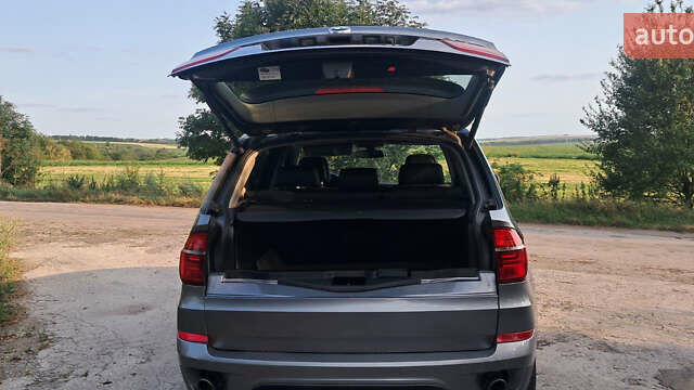 Серый БМВ Х5, объемом двигателя 3 л и пробегом 215 тыс. км за 15300 $, фото 1 на Automoto.ua