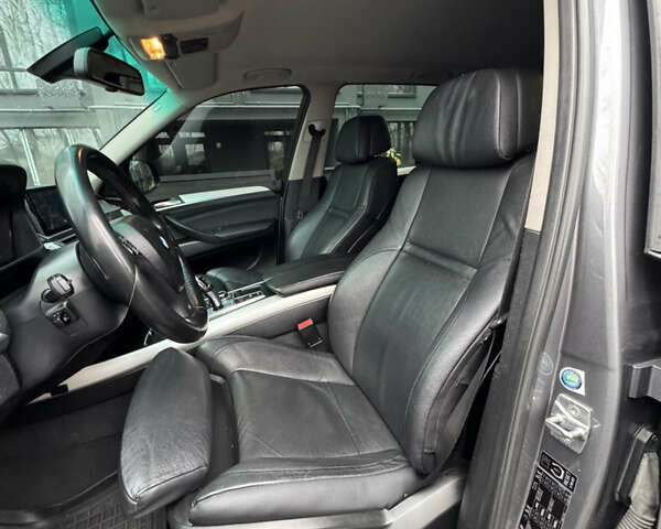 Серый БМВ Х5, объемом двигателя 2.99 л и пробегом 360 тыс. км за 17500 $, фото 11 на Automoto.ua