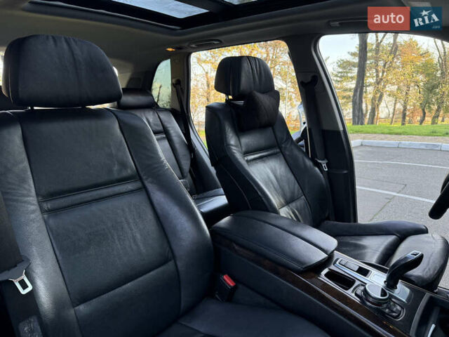 Серый БМВ Х5, объемом двигателя 3 л и пробегом 297 тыс. км за 15700 $, фото 33 на Automoto.ua
