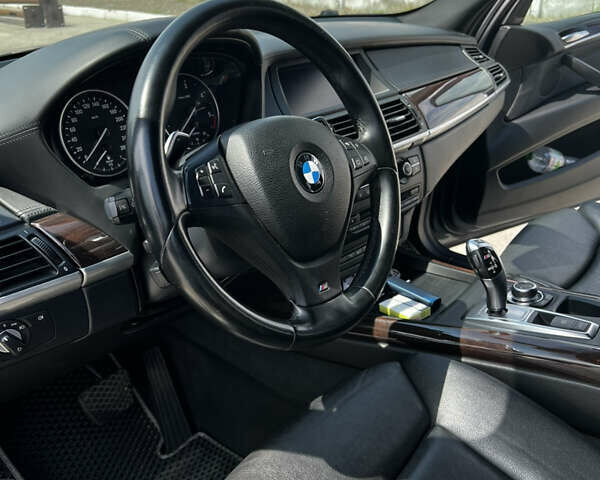 Серый БМВ Х5, объемом двигателя 3 л и пробегом 370 тыс. км за 19900 $, фото 12 на Automoto.ua