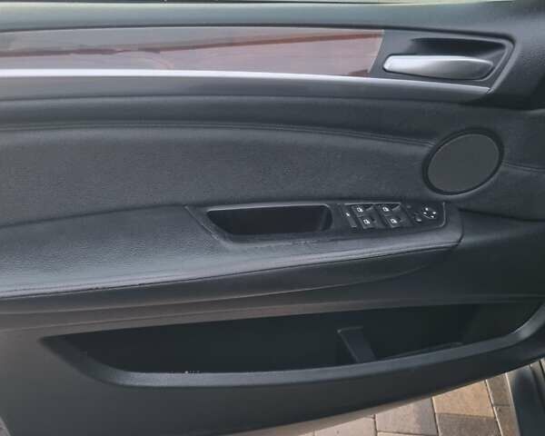 Серый БМВ Х5, объемом двигателя 0 л и пробегом 215 тыс. км за 15500 $, фото 3 на Automoto.ua