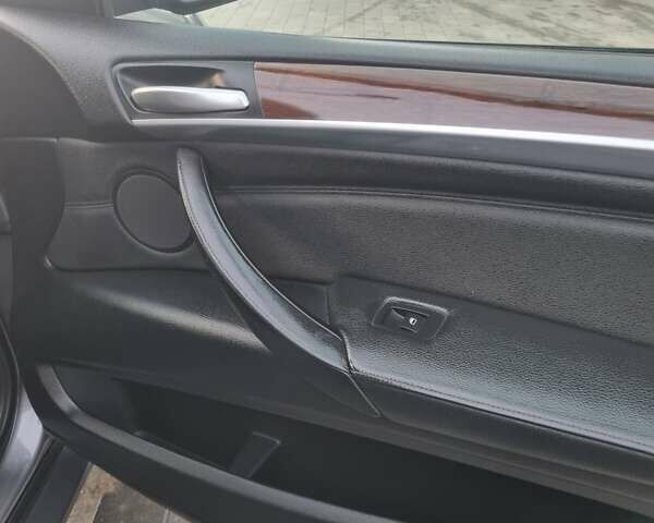 Серый БМВ Х5, объемом двигателя 0 л и пробегом 215 тыс. км за 15500 $, фото 11 на Automoto.ua