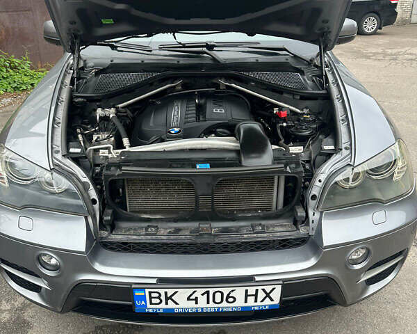 Сірий БМВ Х5, об'ємом двигуна 2.98 л та пробігом 187 тис. км за 16000 $, фото 3 на Automoto.ua