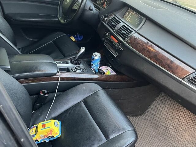 Серый БМВ Х5, объемом двигателя 3 л и пробегом 415 тыс. км за 14000 $, фото 7 на Automoto.ua