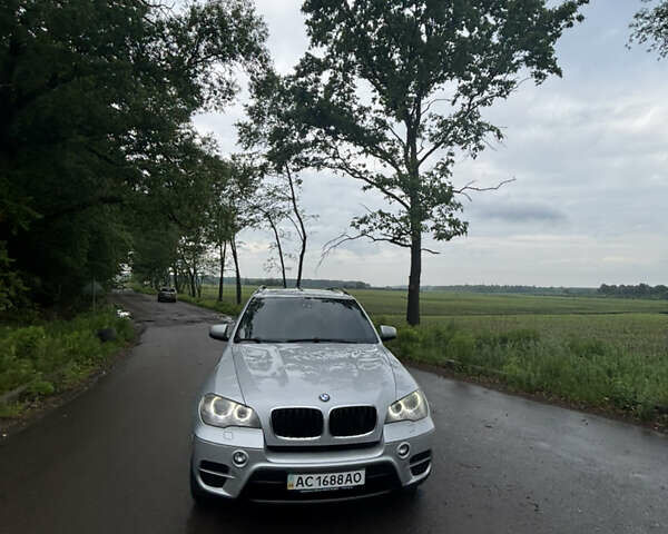 Серый БМВ Х5, объемом двигателя 3 л и пробегом 300 тыс. км за 17500 $, фото 2 на Automoto.ua