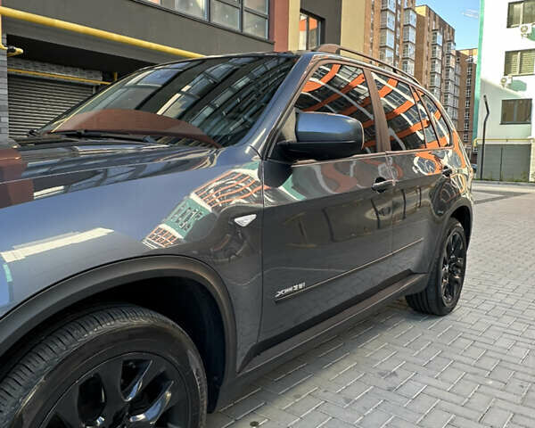 Сірий БМВ Х5, об'ємом двигуна 3 л та пробігом 292 тис. км за 11450 $, фото 2 на Automoto.ua