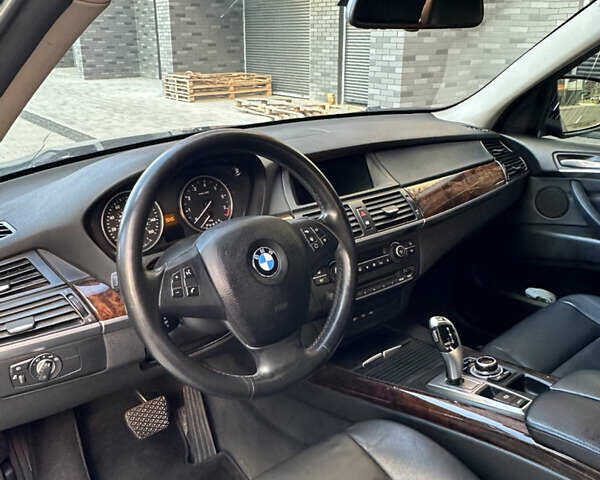 Сірий БМВ Х5, об'ємом двигуна 3 л та пробігом 292 тис. км за 11450 $, фото 20 на Automoto.ua