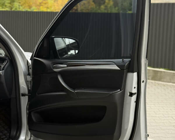 Сірий БМВ Х5, об'ємом двигуна 3 л та пробігом 298 тис. км за 15900 $, фото 86 на Automoto.ua