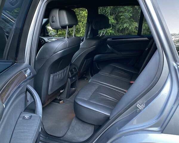 Серый БМВ Х5, объемом двигателя 3 л и пробегом 231 тыс. км за 18800 $, фото 3 на Automoto.ua