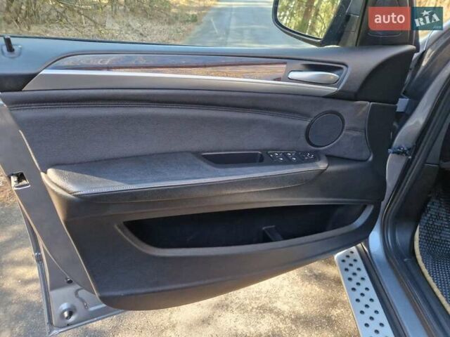 Сірий БМВ Х5, об'ємом двигуна 3 л та пробігом 298 тис. км за 9999 $, фото 22 на Automoto.ua