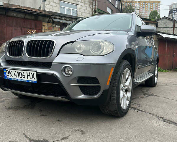 Сірий БМВ Х5, об'ємом двигуна 2.98 л та пробігом 187 тис. км за 16000 $, фото 11 на Automoto.ua
