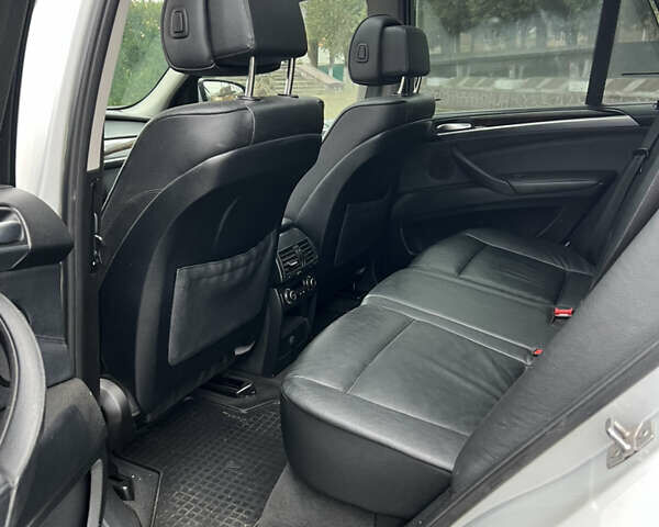 Серый БМВ Х5, объемом двигателя 2.98 л и пробегом 330 тыс. км за 12999 $, фото 10 на Automoto.ua