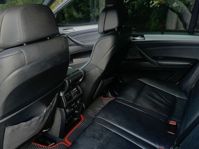 Серый БМВ Х5, объемом двигателя 4.4 л и пробегом 275 тыс. км за 13500 $, фото 6 на Automoto.ua