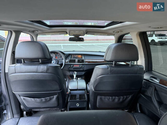 Серый БМВ Х5, объемом двигателя 3 л и пробегом 297 тыс. км за 15700 $, фото 27 на Automoto.ua