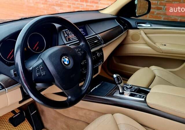 Серый БМВ Х5, объемом двигателя 3 л и пробегом 258 тыс. км за 13800 $, фото 30 на Automoto.ua