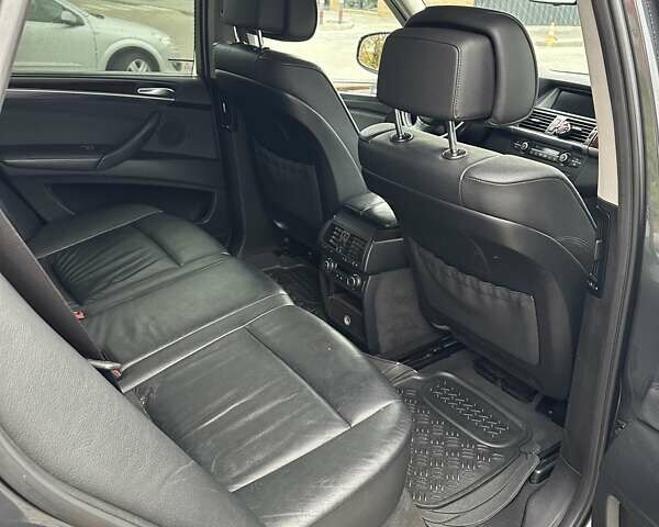 Серый БМВ Х5, объемом двигателя 2.98 л и пробегом 210 тыс. км за 12500 $, фото 14 на Automoto.ua