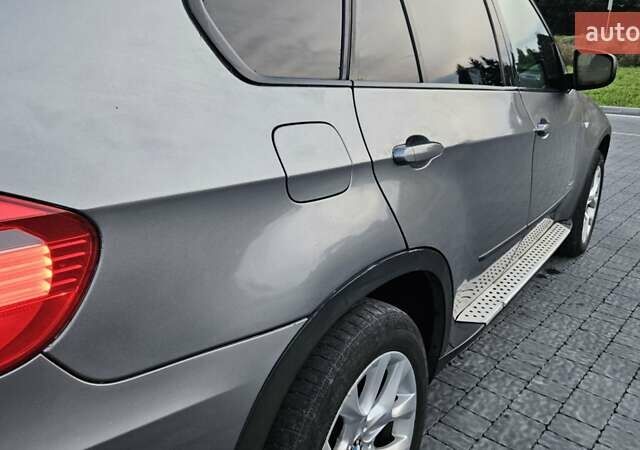Серый БМВ Х5, объемом двигателя 3 л и пробегом 306 тыс. км за 12250 $, фото 27 на Automoto.ua