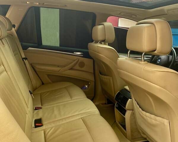 Серый БМВ Х5, объемом двигателя 3 л и пробегом 170 тыс. км за 14999 $, фото 2 на Automoto.ua