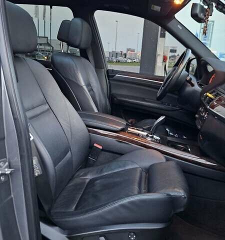 Серый БМВ Х5, объемом двигателя 3 л и пробегом 306 тыс. км за 12250 $, фото 21 на Automoto.ua