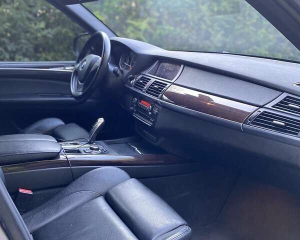 Серый БМВ Х5, объемом двигателя 3 л и пробегом 231 тыс. км за 18800 $, фото 4 на Automoto.ua