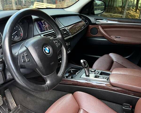 Серый БМВ Х5, объемом двигателя 2.98 л и пробегом 279 тыс. км за 10900 $, фото 4 на Automoto.ua