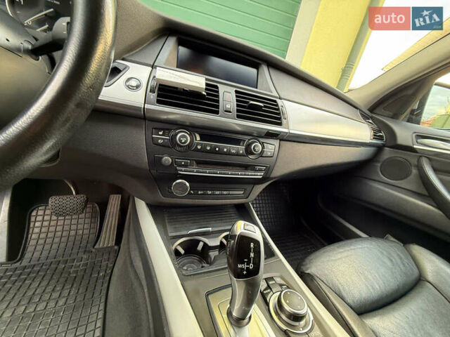 Серый БМВ Х5, объемом двигателя 3 л и пробегом 300 тыс. км за 17500 $, фото 7 на Automoto.ua