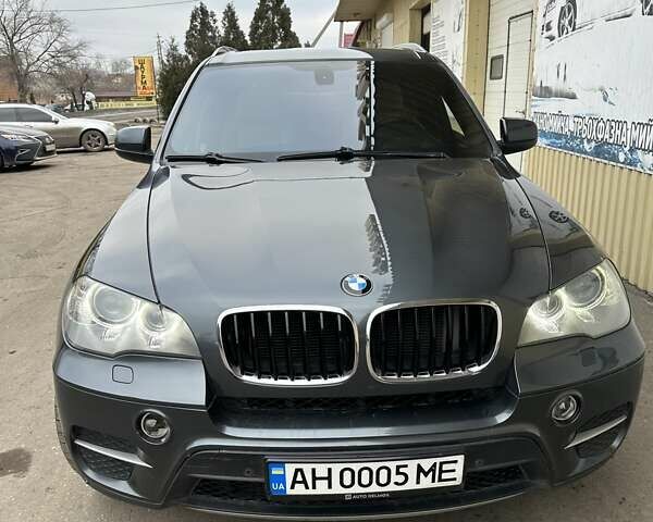Серый БМВ Х5, объемом двигателя 3 л и пробегом 350 тыс. км за 16000 $, фото 1 на Automoto.ua