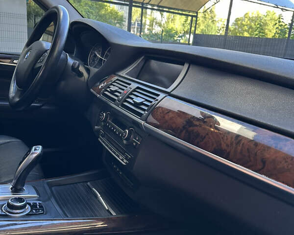 Сірий БМВ Х5, об'ємом двигуна 3 л та пробігом 292 тис. км за 11450 $, фото 19 на Automoto.ua