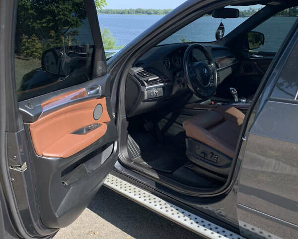 Сірий БМВ Х5, об'ємом двигуна 3 л та пробігом 317 тис. км за 17000 $, фото 8 на Automoto.ua