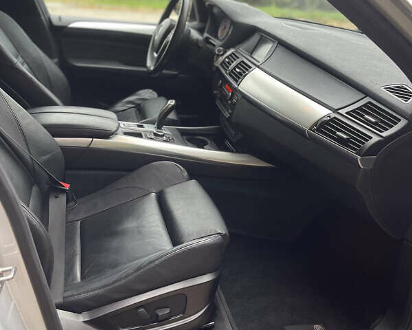 Сірий БМВ Х5, об'ємом двигуна 2.98 л та пробігом 246 тис. км за 13000 $, фото 8 на Automoto.ua