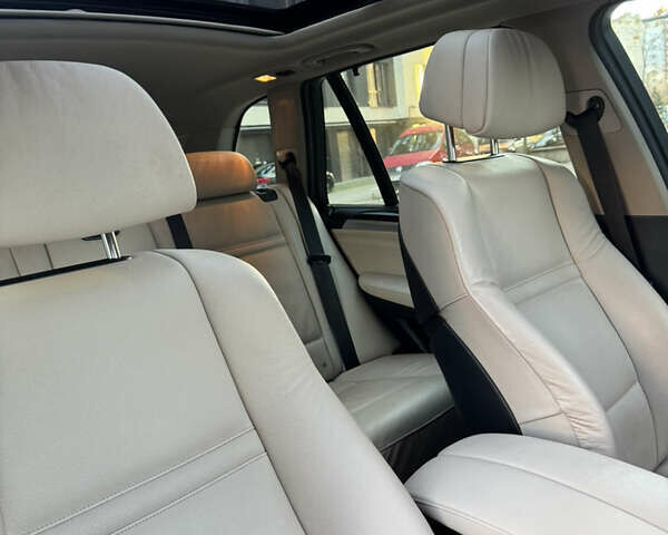 Серый БМВ Х5, объемом двигателя 3 л и пробегом 287 тыс. км за 15500 $, фото 53 на Automoto.ua