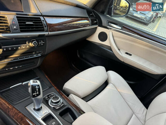 Серый БМВ Х5, объемом двигателя 3 л и пробегом 287 тыс. км за 15500 $, фото 42 на Automoto.ua