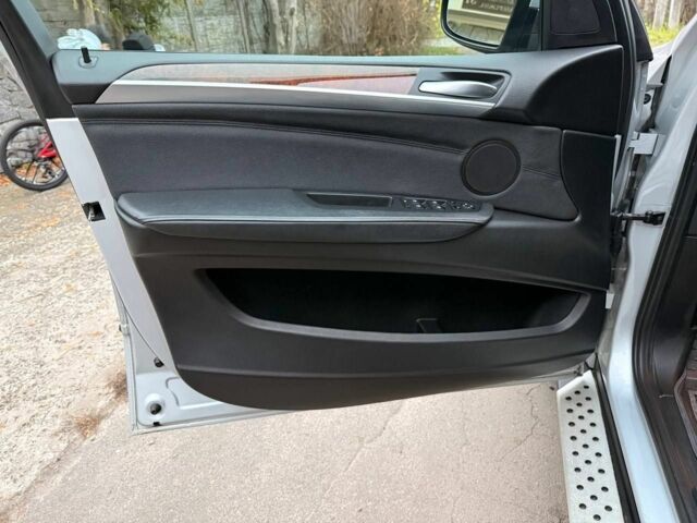 Серый БМВ Х5, объемом двигателя 3 л и пробегом 168 тыс. км за 12300 $, фото 15 на Automoto.ua