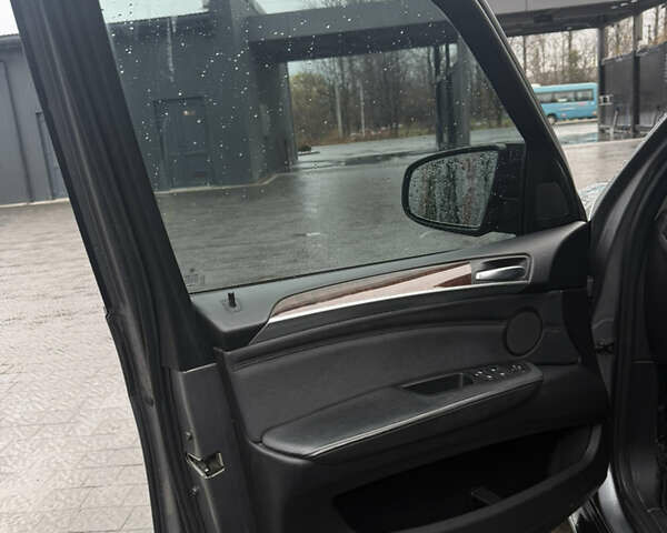 Серый БМВ Х5, объемом двигателя 2.98 л и пробегом 230 тыс. км за 14500 $, фото 3 на Automoto.ua