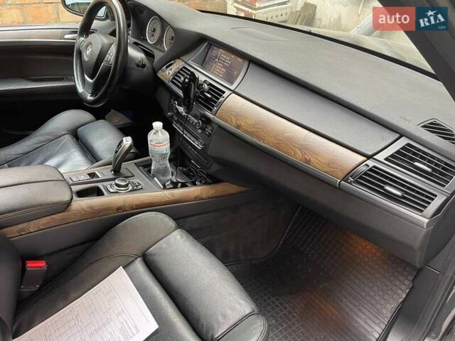 Серый БМВ Х5, объемом двигателя 3 л и пробегом 199 тыс. км за 17900 $, фото 4 на Automoto.ua